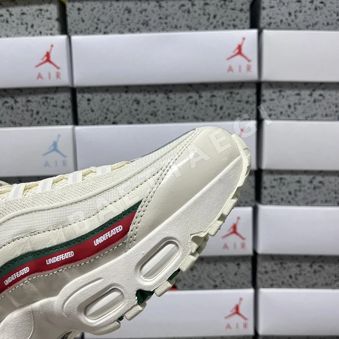 나이키 [GX] 에어 맥스 95 SP IB4453-100 201213 Nike Air Max 95 SP Undefeated Sail 상세 이미지 2
