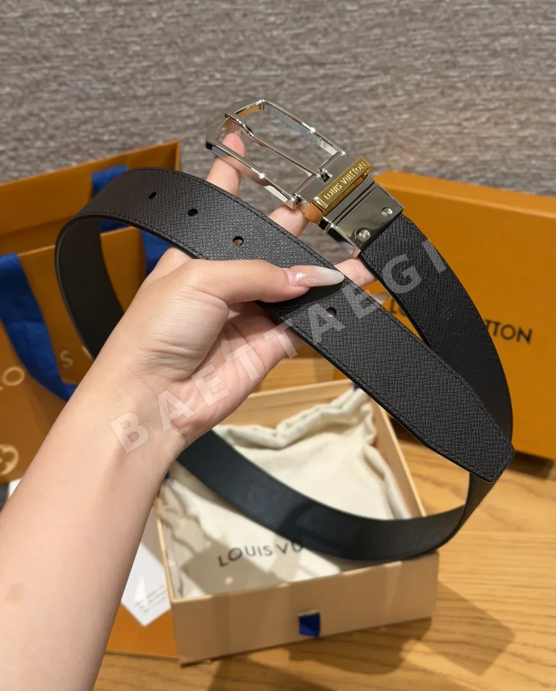 루이비통 폰느프 35mm 리버시블 소가죽 벨트 상세 이미지 5