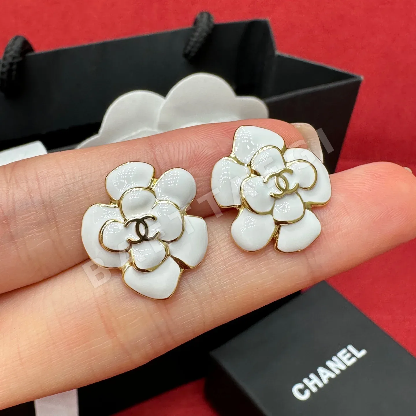 샤넬 골드 엣지 3D 카멜리아 귀걸이 178668