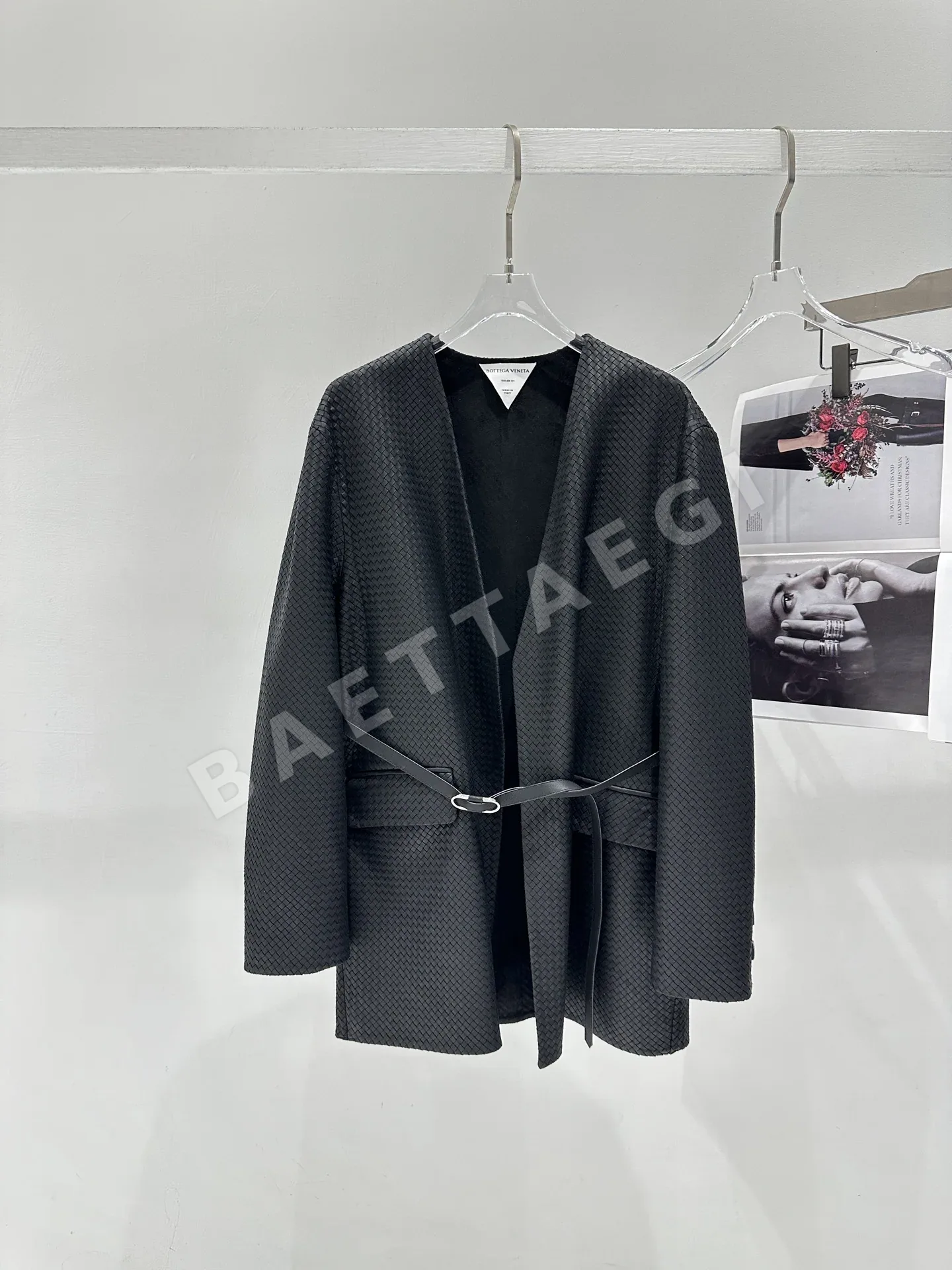 보테가베네타 램스킨 오프숄더 여성 자켓 상세 이미지 2