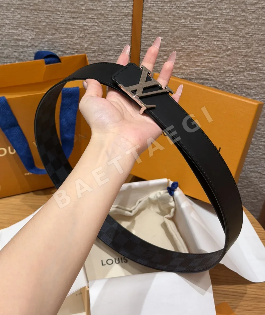 루이비통 이니셜 40mm 리버시블 다미에 벨트 상세 이미지 4