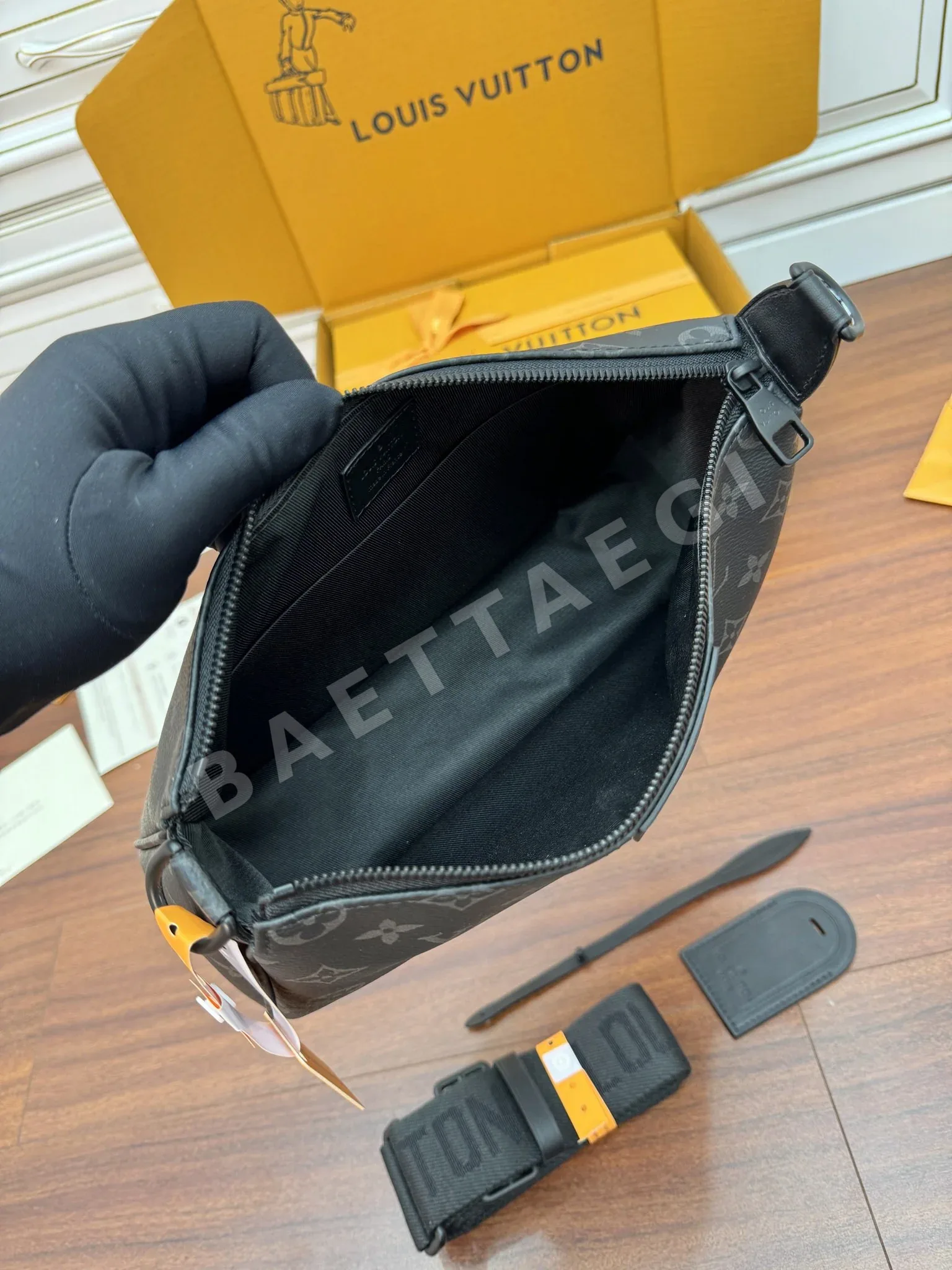 루이비통 M11741 가방 상세 이미지 4
