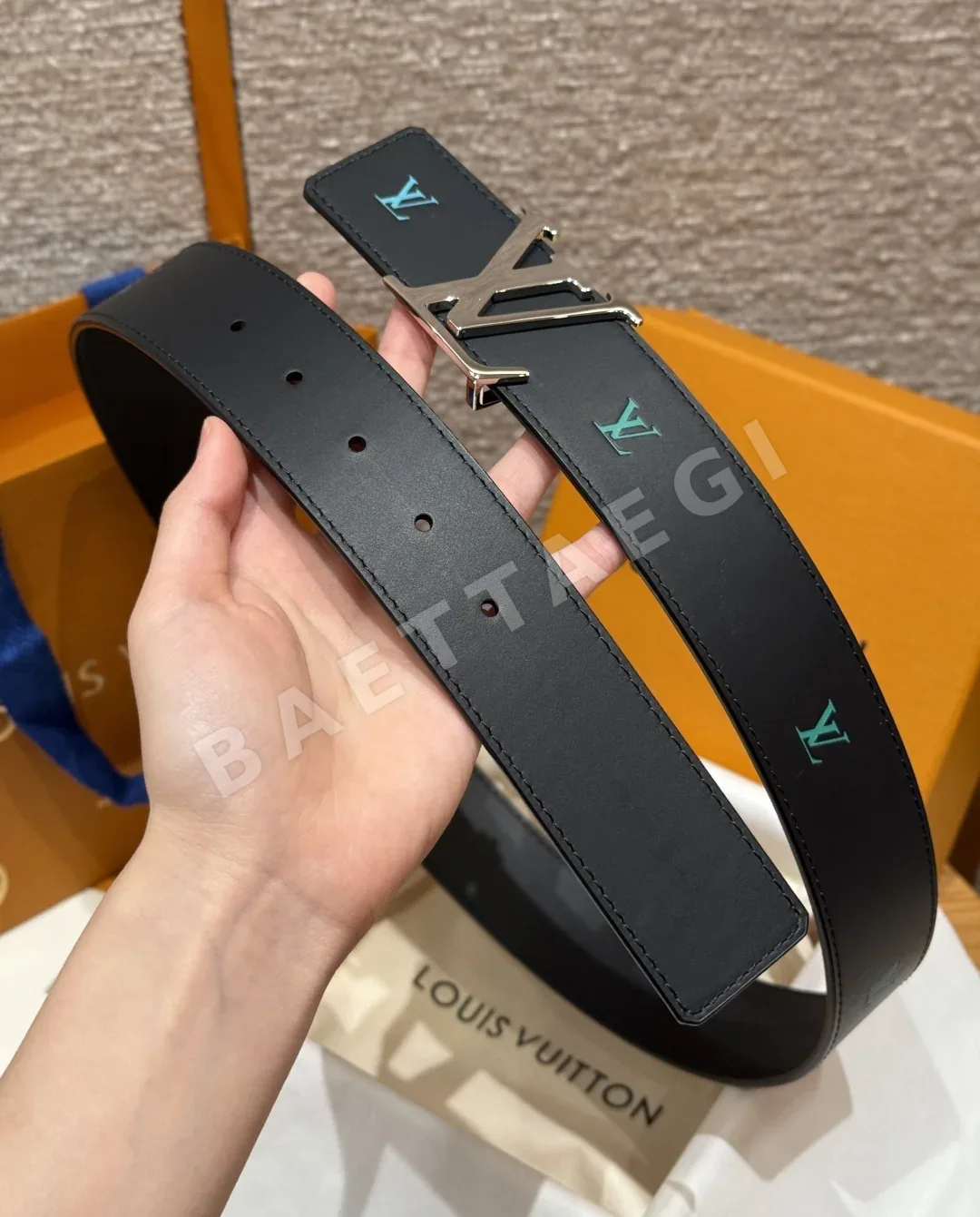 루이비통 이니셜 블루종 40mm 리버시블 벨트 상세 이미지 5