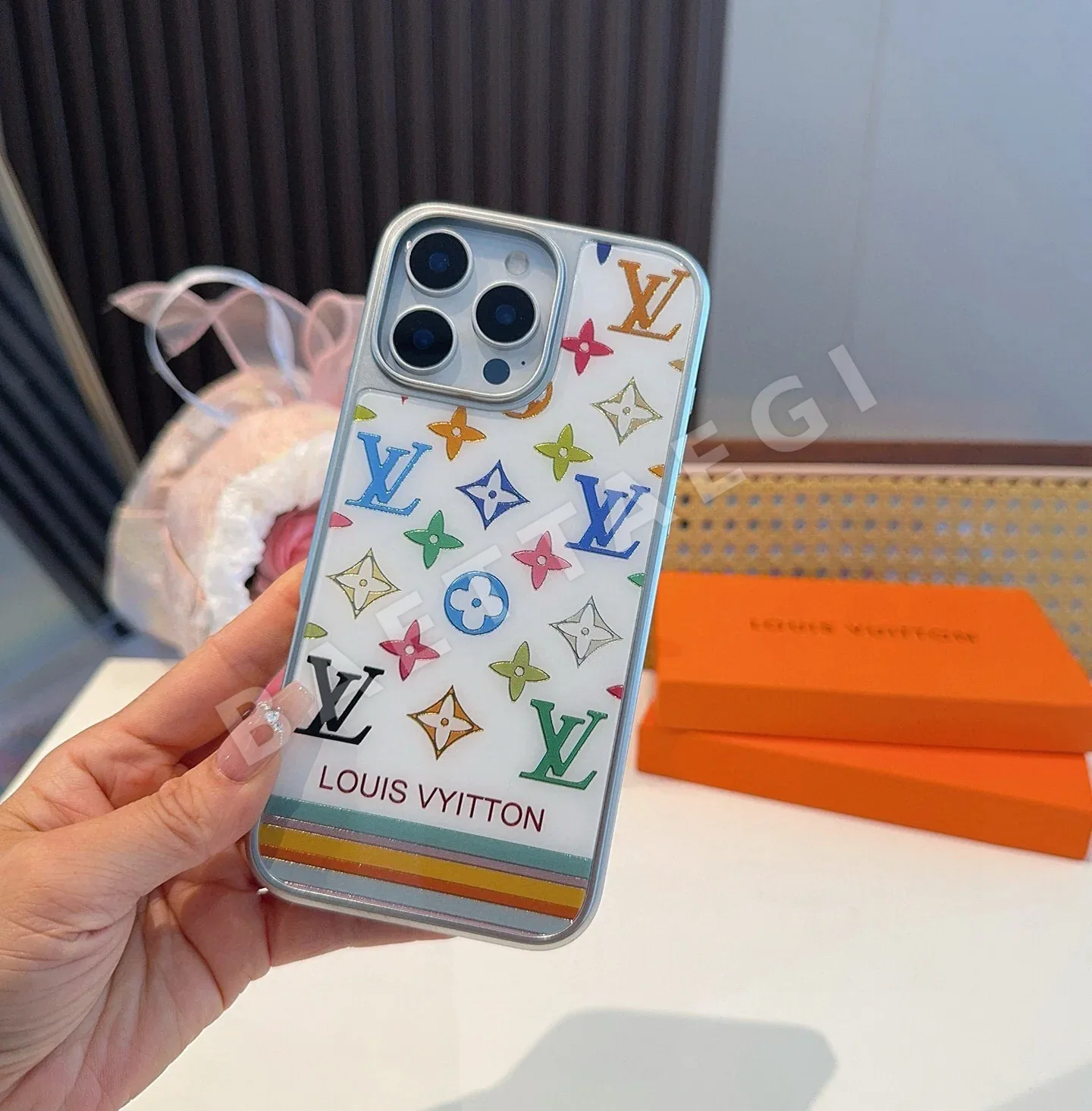 루이비통 금도금 유리 마감 스마트폰 케이스 상세 이미지 8