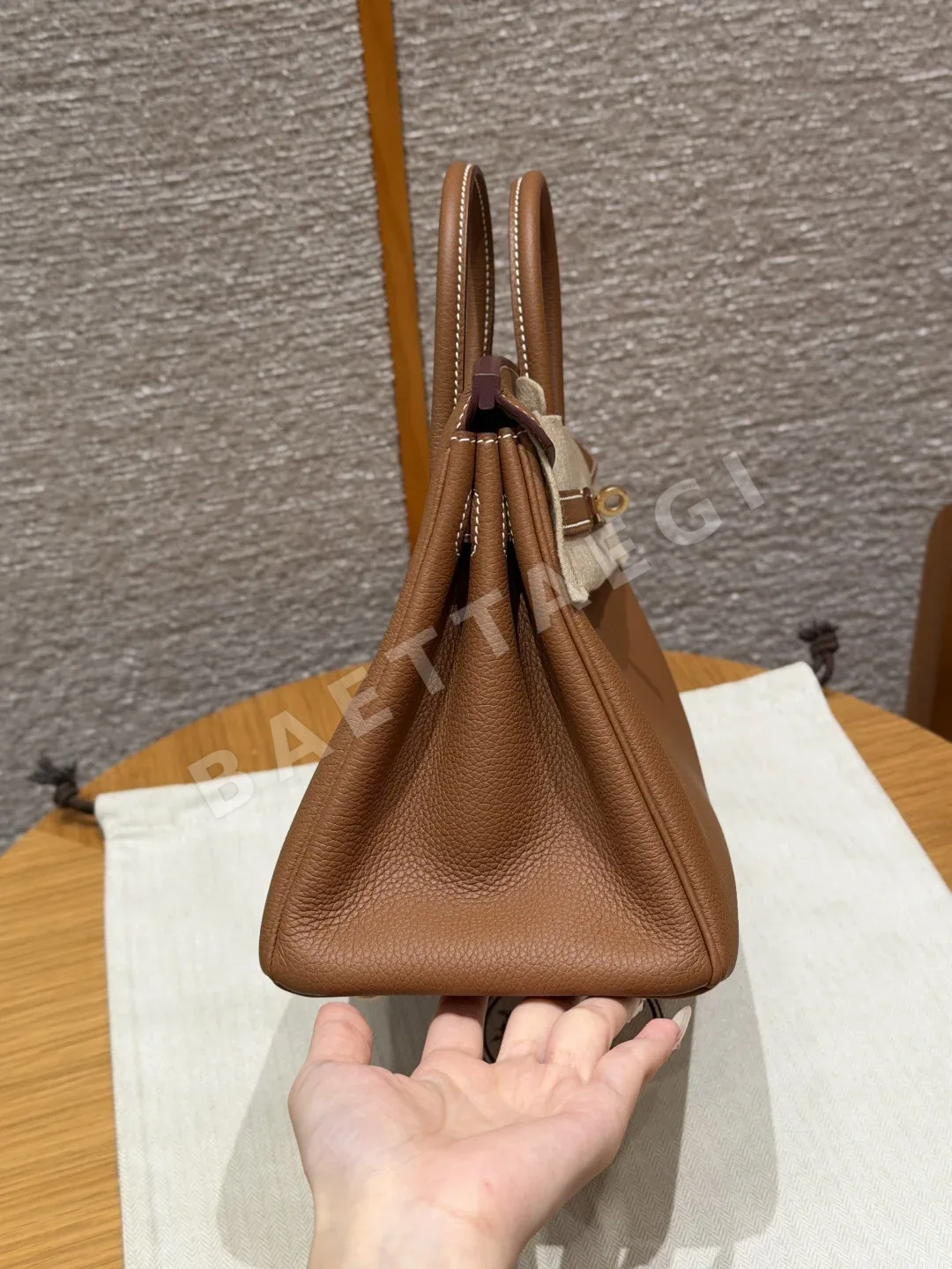에르메스 토고 레더 골드 하드웨어 지갑 상세 이미지 3
