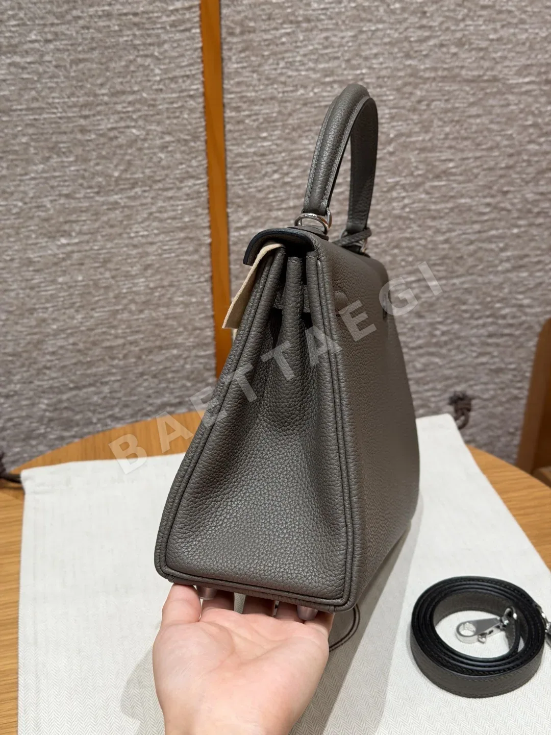 에르메스 켈리 25 그레이 토고 가죽 가방 상세 이미지 3