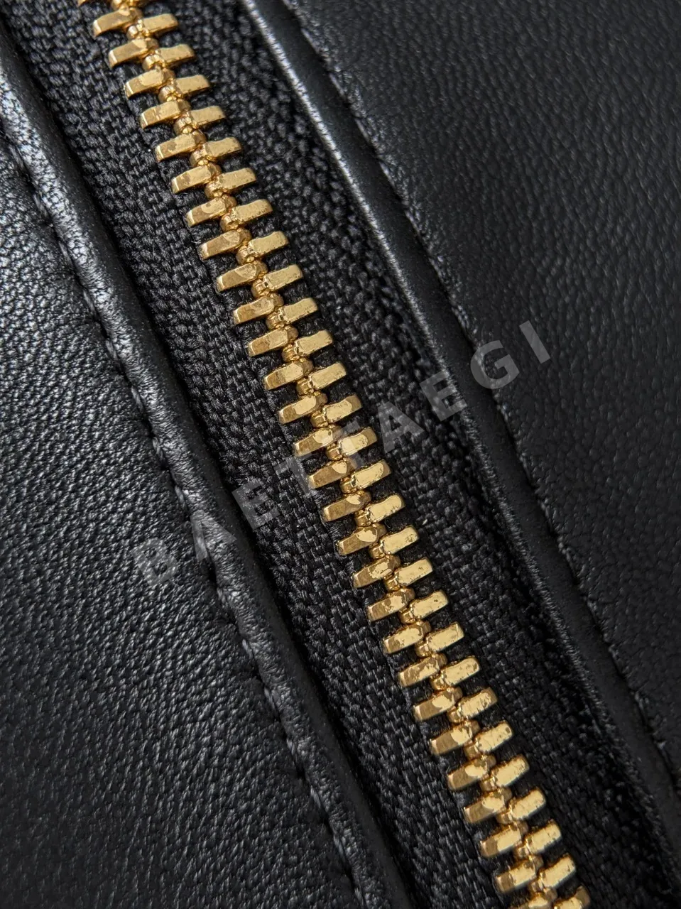 샤넬 블랙 골드 라지 숄더백 AS6472 상세 이미지 4