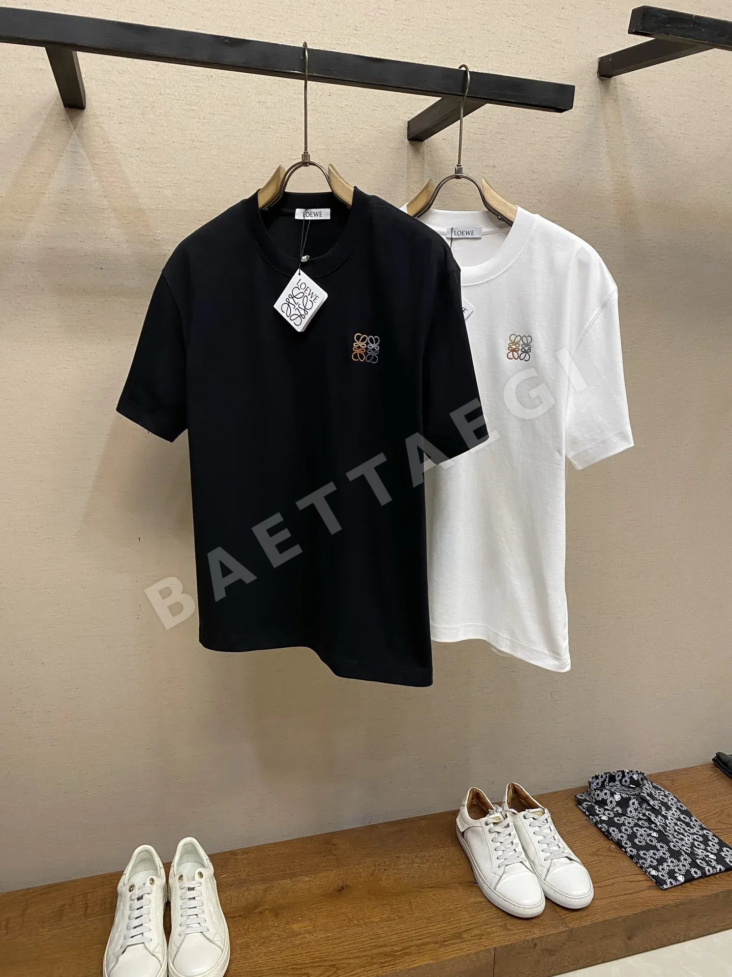로에베 컬러블록 자수 반팔 티셔츠 상세 이미지 3