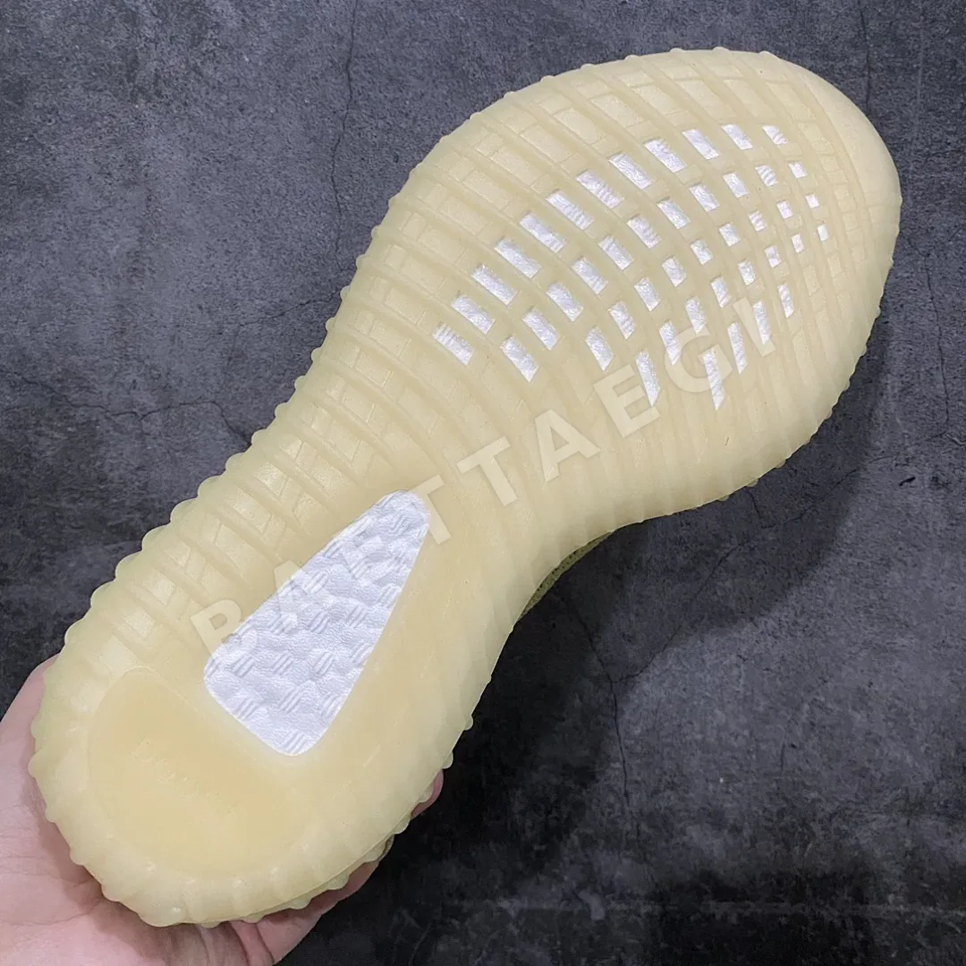 아디다스 이지 350 FX9034 200674 Adidas Yeezy 350 상세 이미지 2