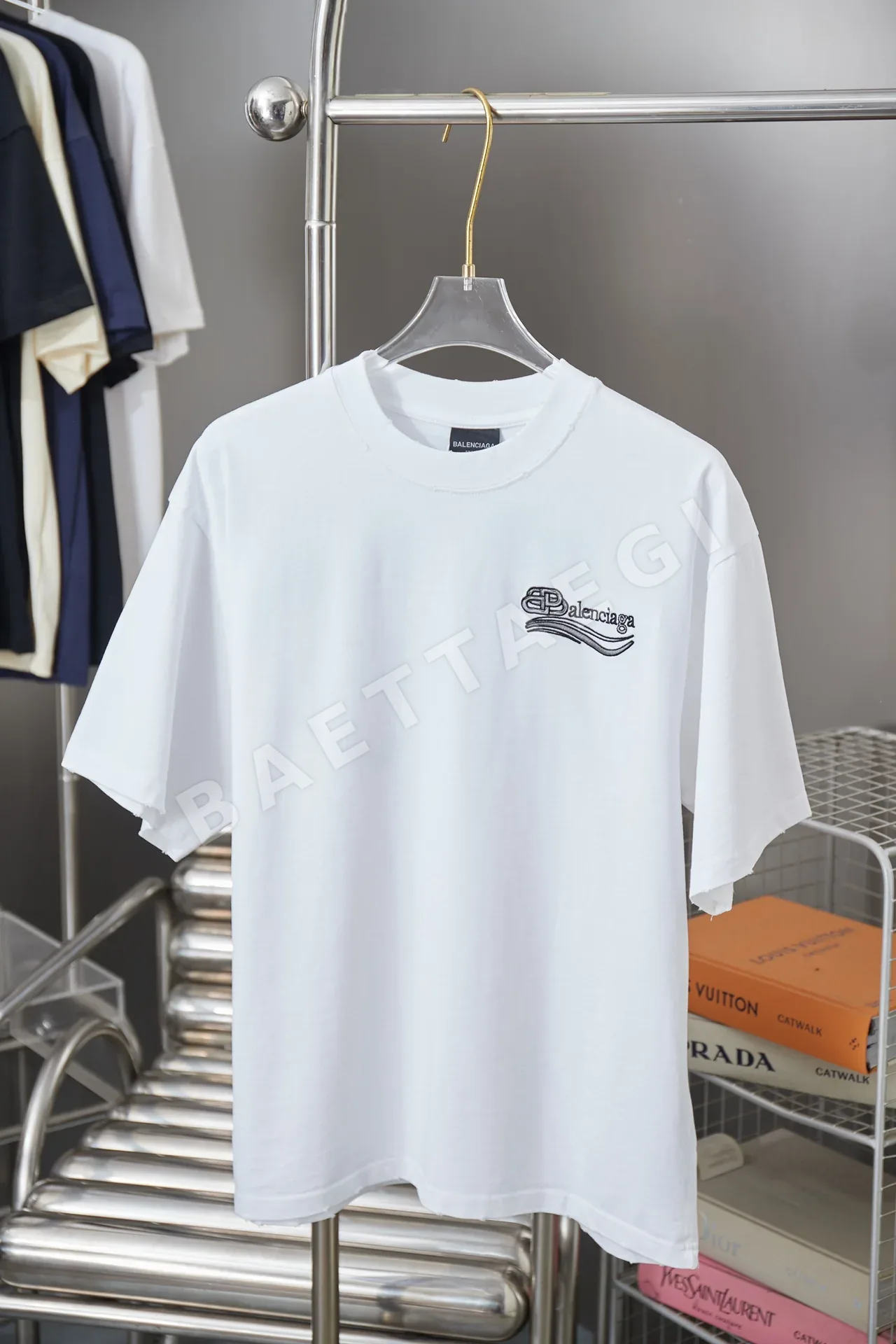발렌시아가 레터 로고 자수 남성 반팔 티셔츠 49158