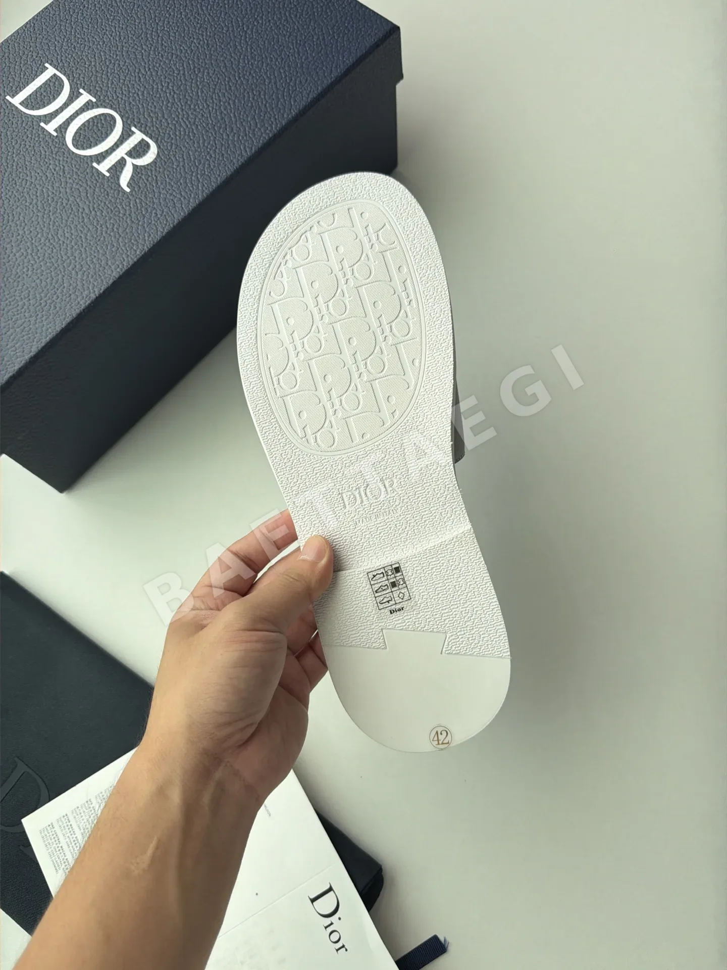 디올 싱글 스트랩 플랫 샌들 상세 이미지 9