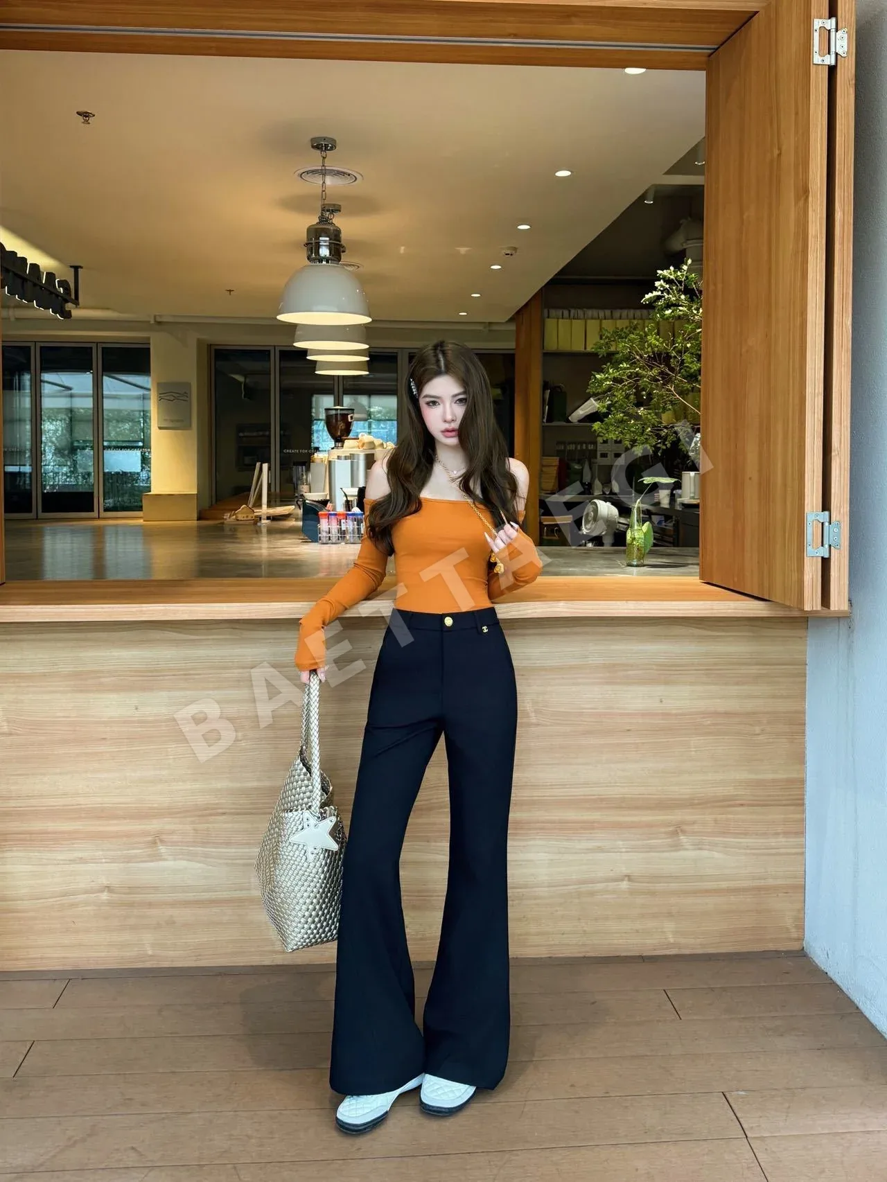 샤넬 더블 C 금속 장식 플레어 바지 상세 이미지 1