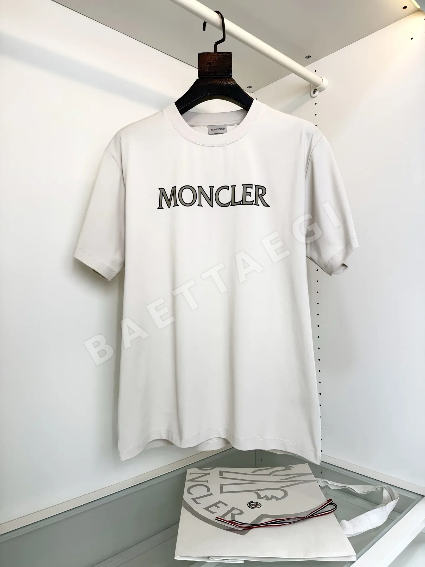 몽클레르 여성 로고 크루넥 반팔 티셔츠 52244