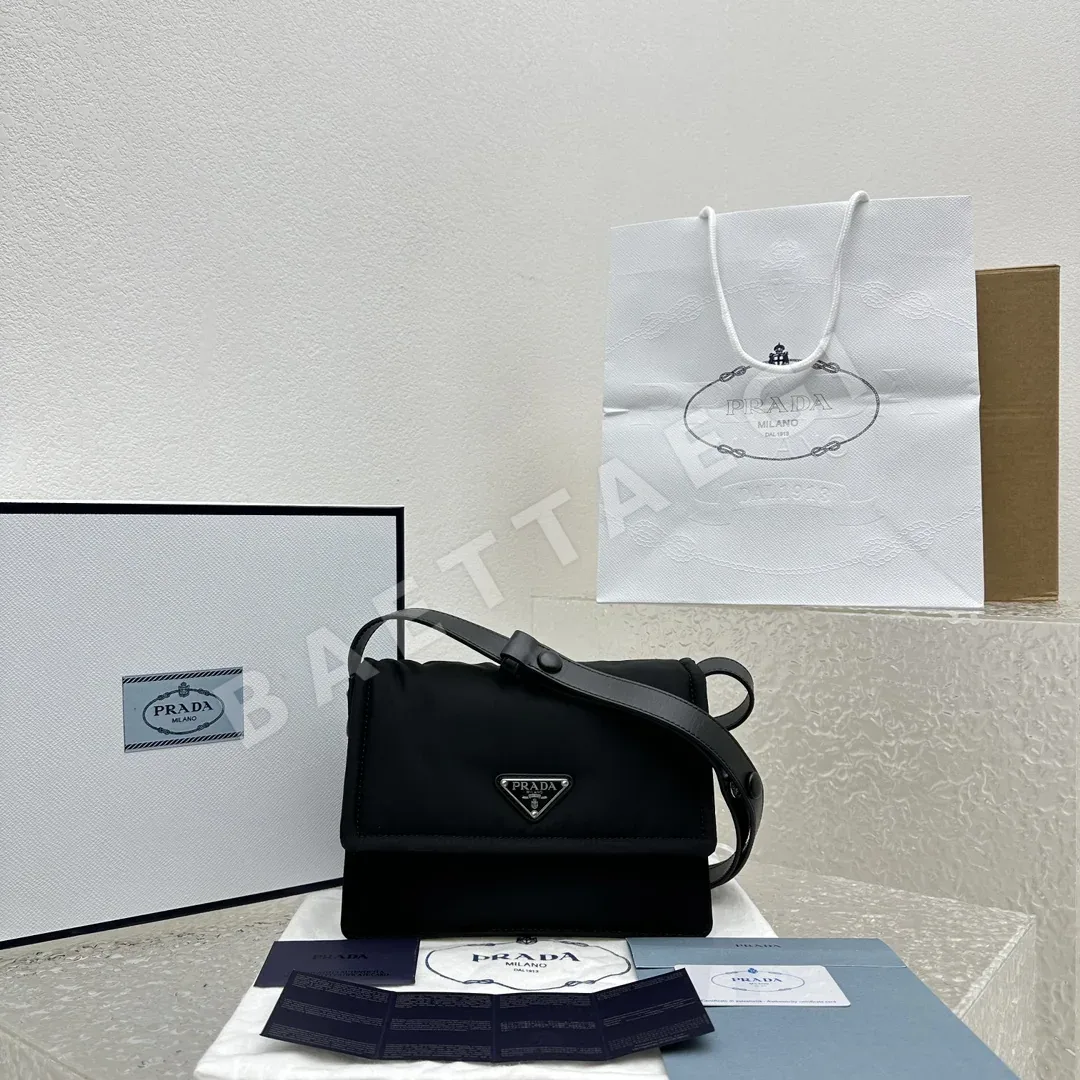 프라다 미니 나일론 삼각 로고 메신저백 136673