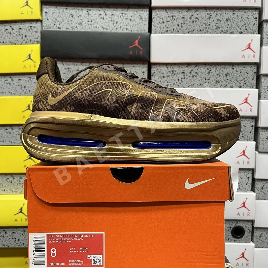 나이키 [CG] 보메로 프리미엄 IQ0028-200 202007 Nike Vomero Premium Flat Stout