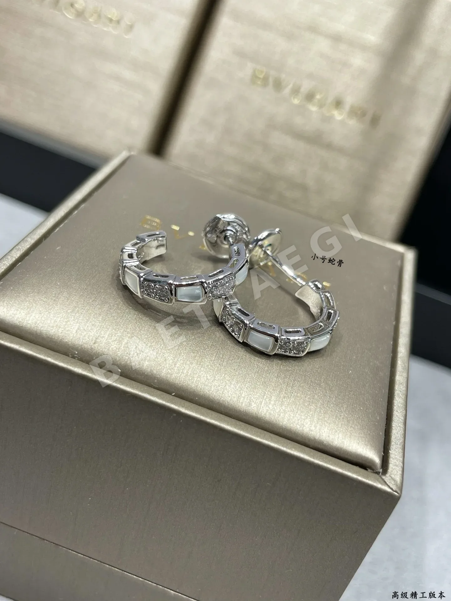불가리 조개 모양 다이아몬드 귀걸이 상세 이미지 7