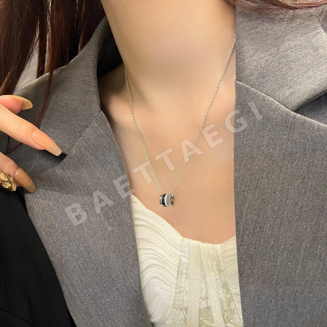 부쉐론 캐트르 목걸이 상세 이미지 4