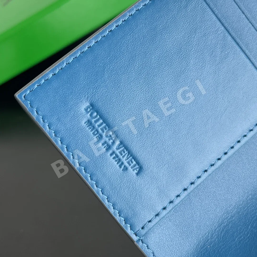보테가베네타 소가죽 직조 여권 지갑 5022 상세 이미지 8
