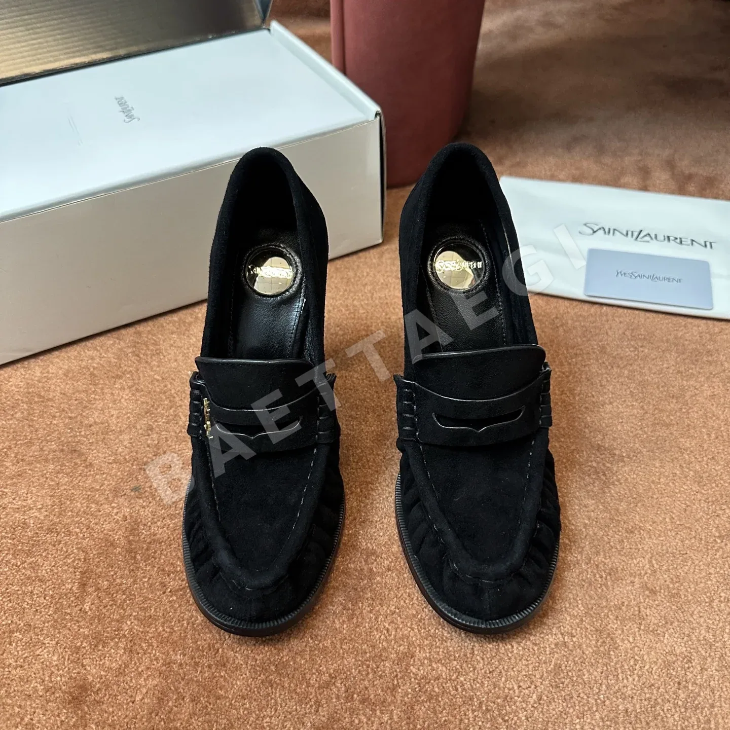 생로랑 YSL 앞코 덮인 뮬 슬리퍼 129414