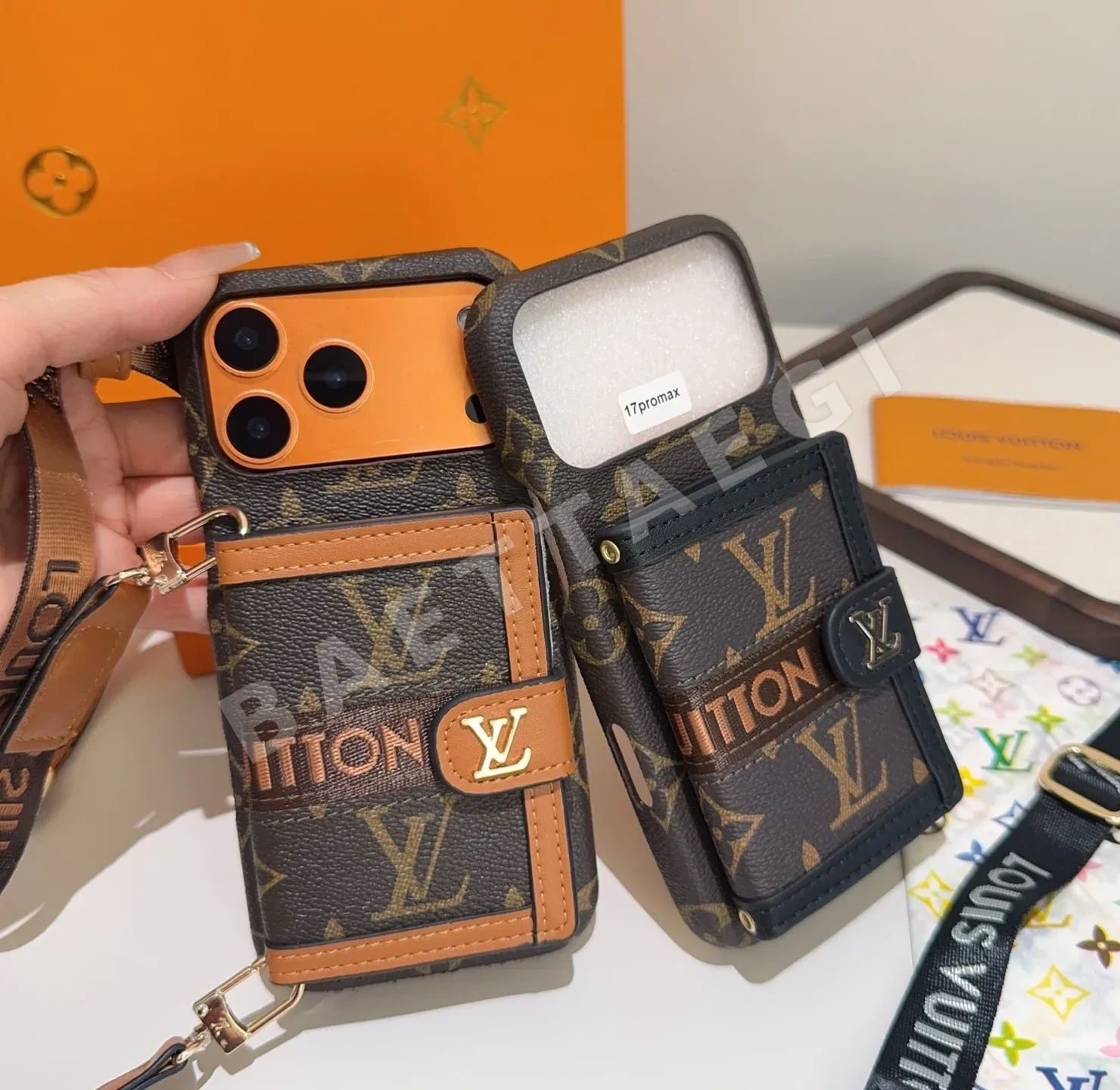 루이비통 LV 웨빙 크로스바디 카드홀더 폰 케이스 상세 이미지 2