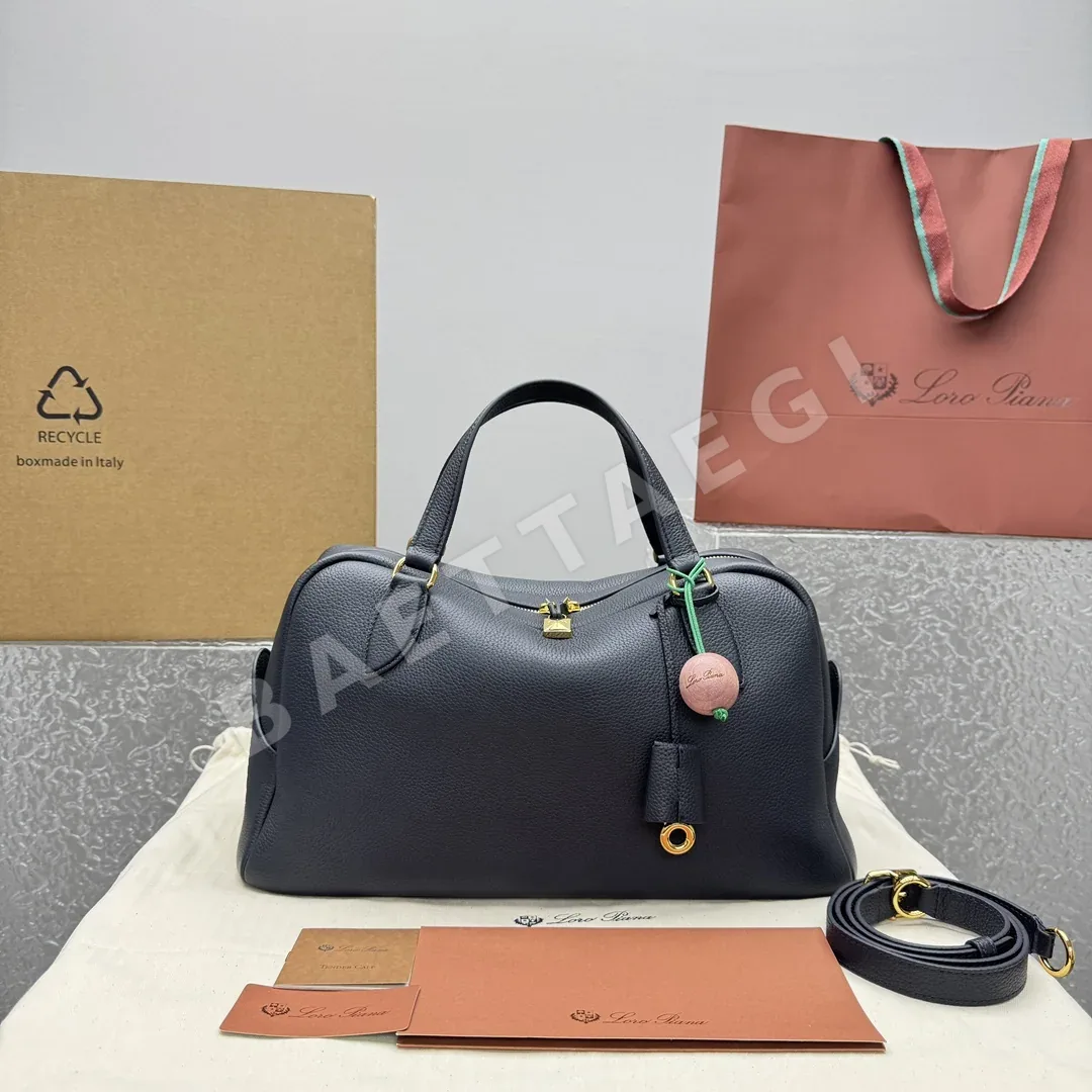 로로피아나 네이비 블루 풀 레더 라지 가방 128905