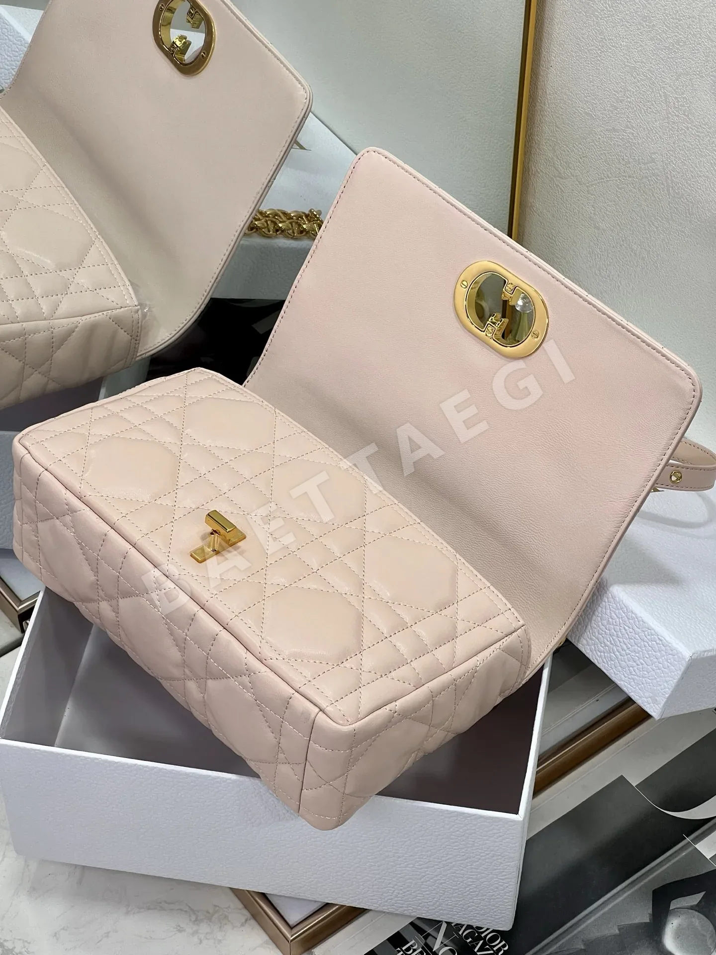 디올 카로 램스킨 숄더백 상세 이미지 8