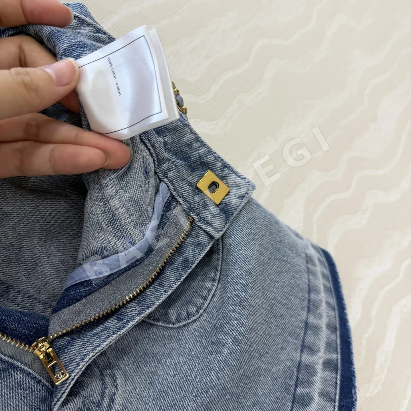 샤넬 하이웨이스트 메탈 체인 장식 데님 반바지 상세 이미지 7