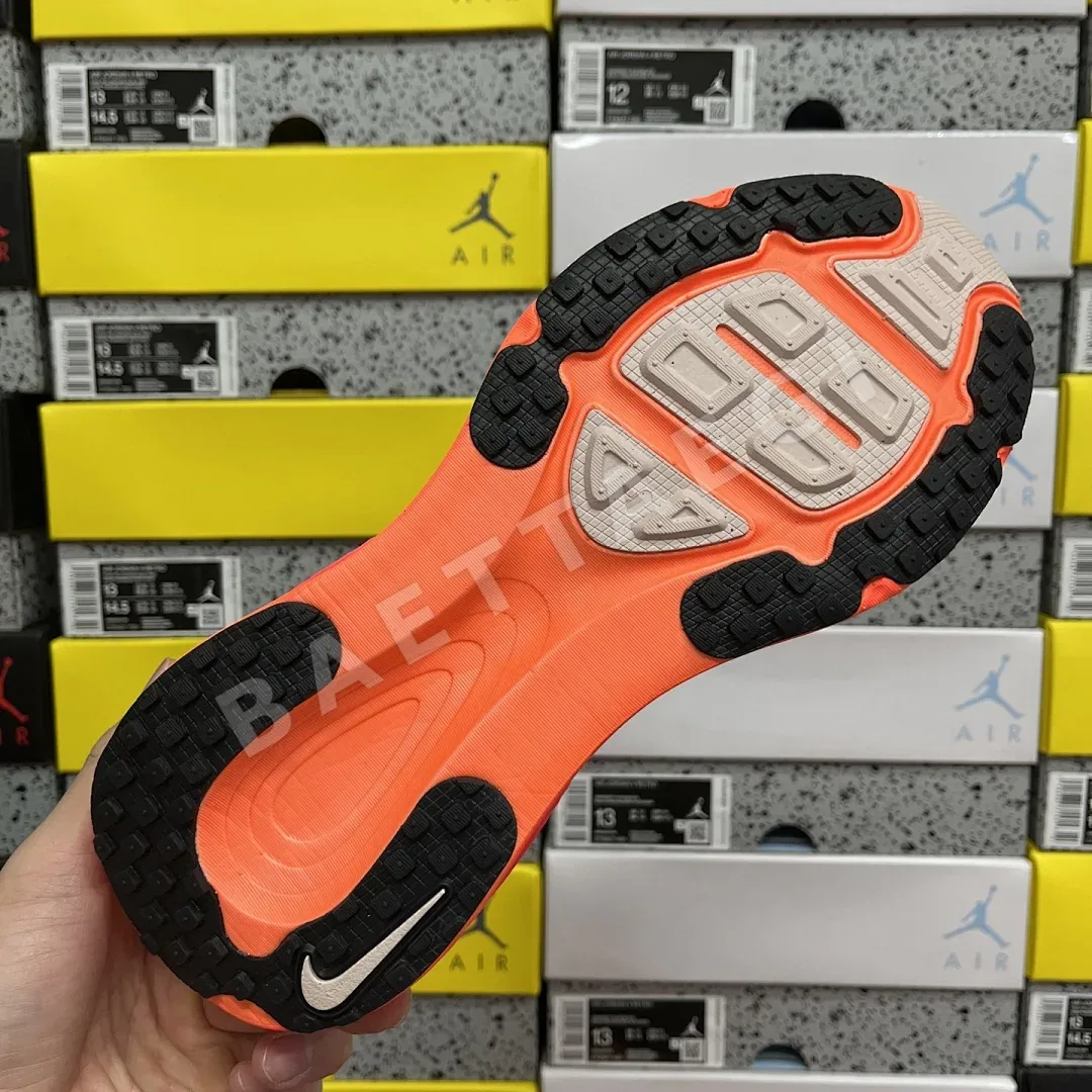 나이키 줌 보메로 18 HM6804-600 201098 Nike Zoom Vomero 18 상세 이미지 3