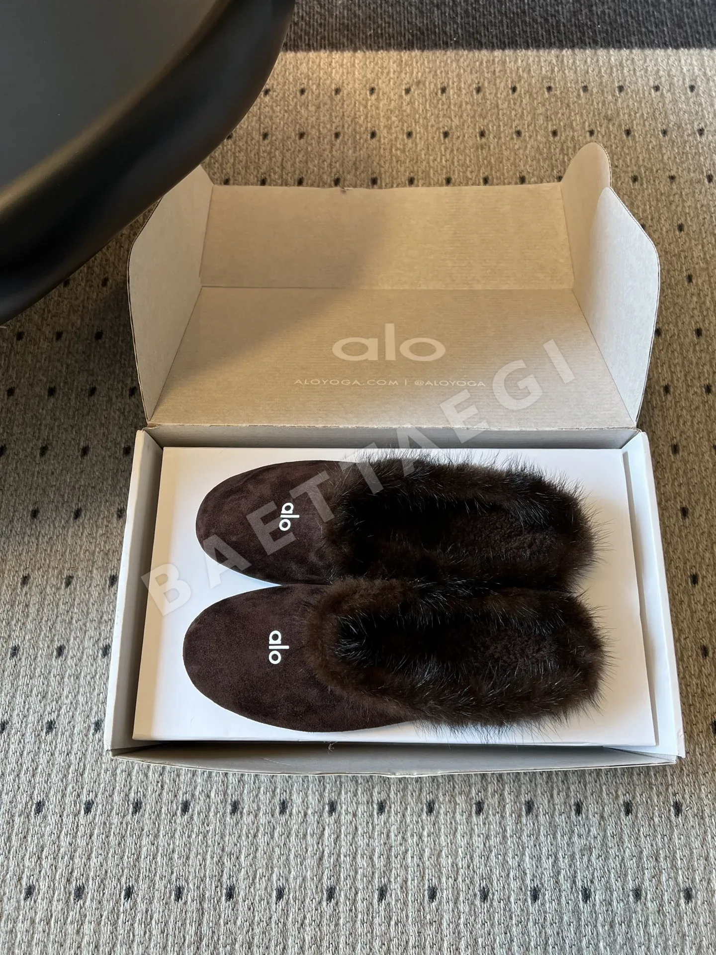 알로 요가(Alo Yoga) 퍼 슬리퍼/뮬 상세 이미지 6