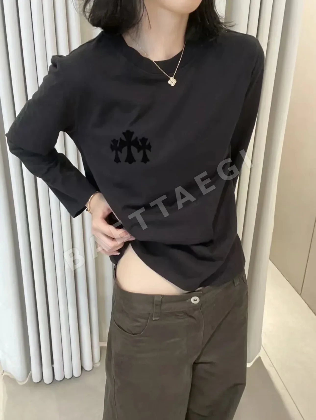 크롬하츠 플로키 로고 크루넥 긴팔 티셔츠 상세 이미지 14