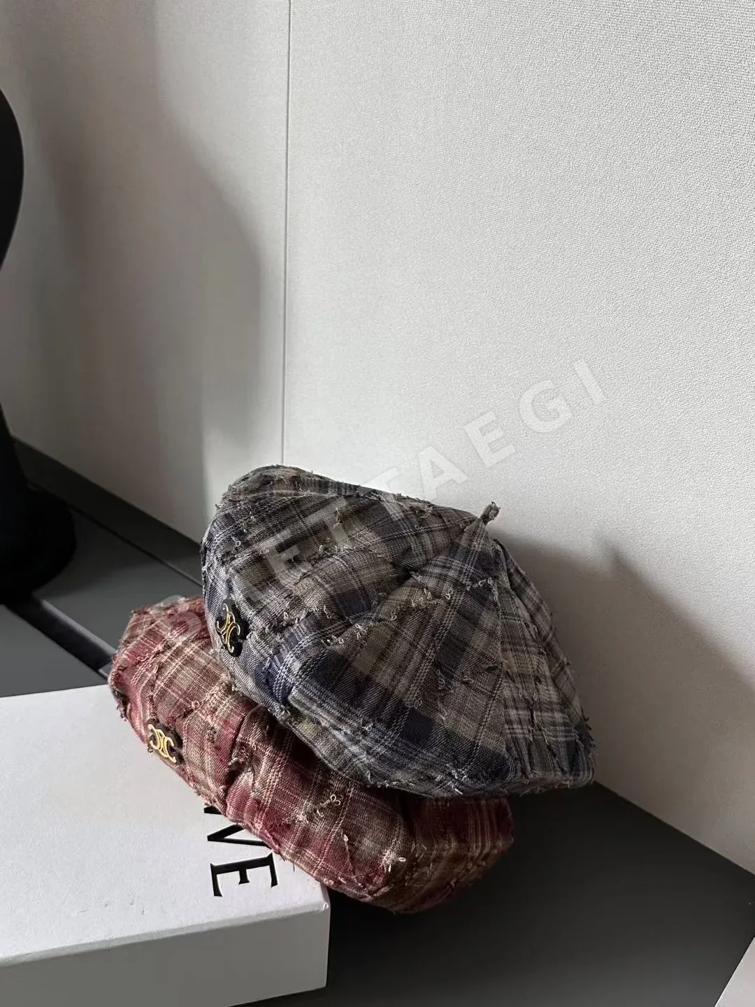 셀린느 체크 패턴 베레모 상세 이미지 5