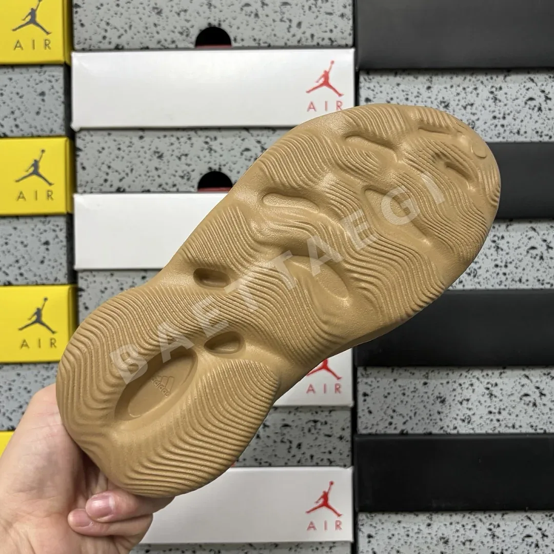 아디다스 [LW] 이지 폼 RNNR GW3354 200646 Adidas Yeezy Foam RNNR Ochre 상세 이미지 5