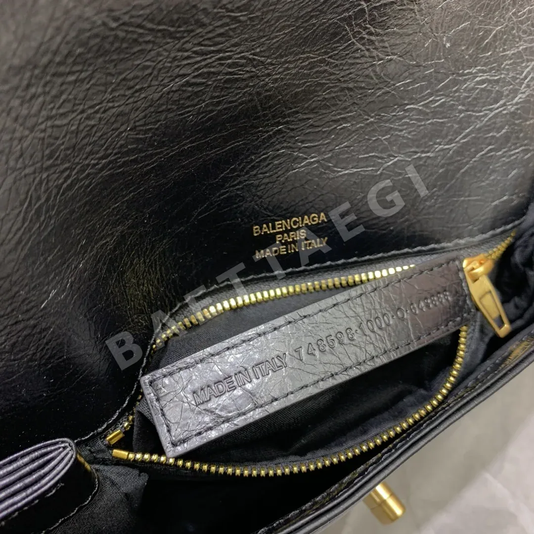 발렌시아가 BB 소프트 플랩 백 상세 이미지 8