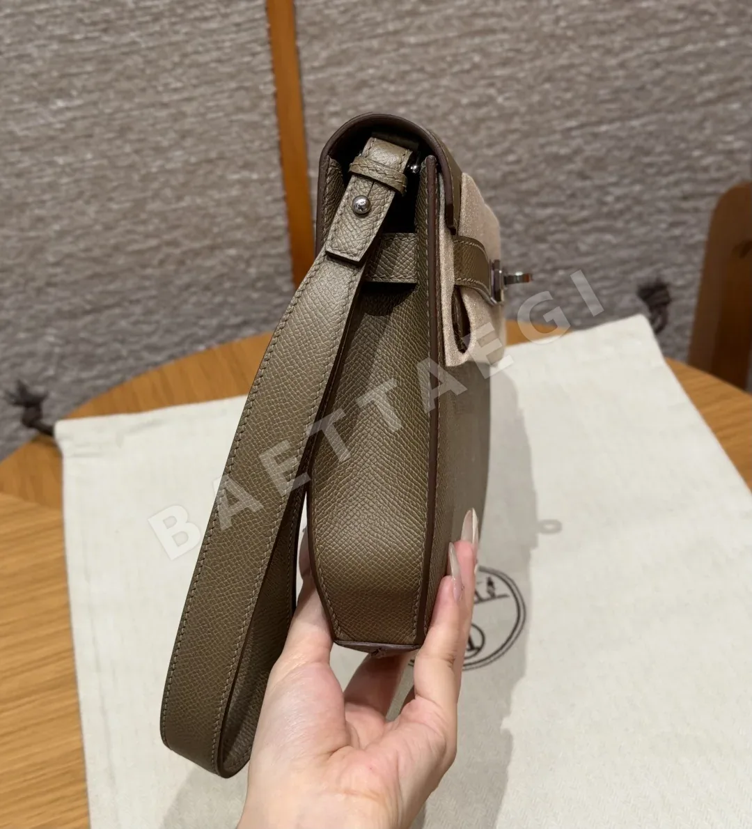 에르메스 켈리 데페쉬 가죽 지갑 상세 이미지 3