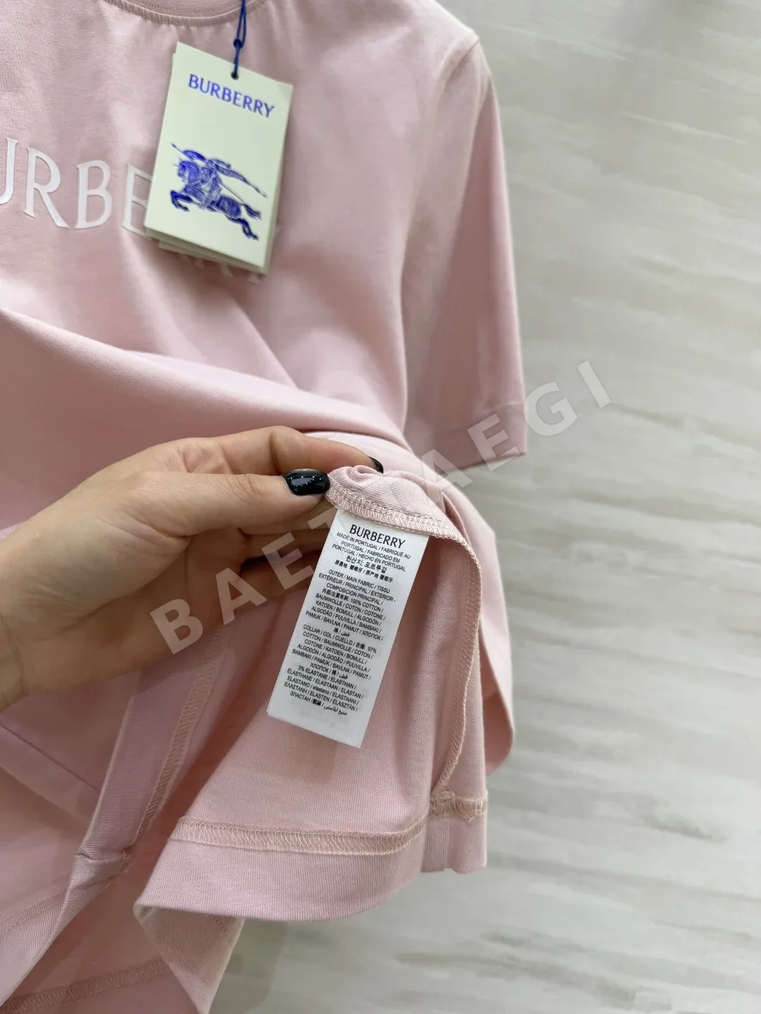 버버리 클래식 레터 여성 반팔 티셔츠 상세 이미지 9