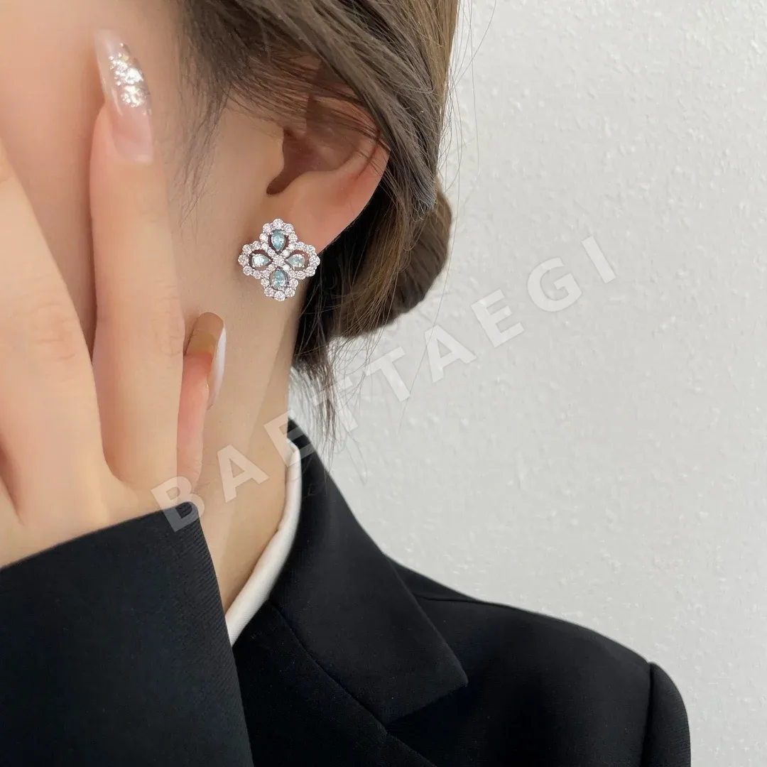 해리윈스턴 화이트 컬러 루프 귀걸이 상세 이미지 2