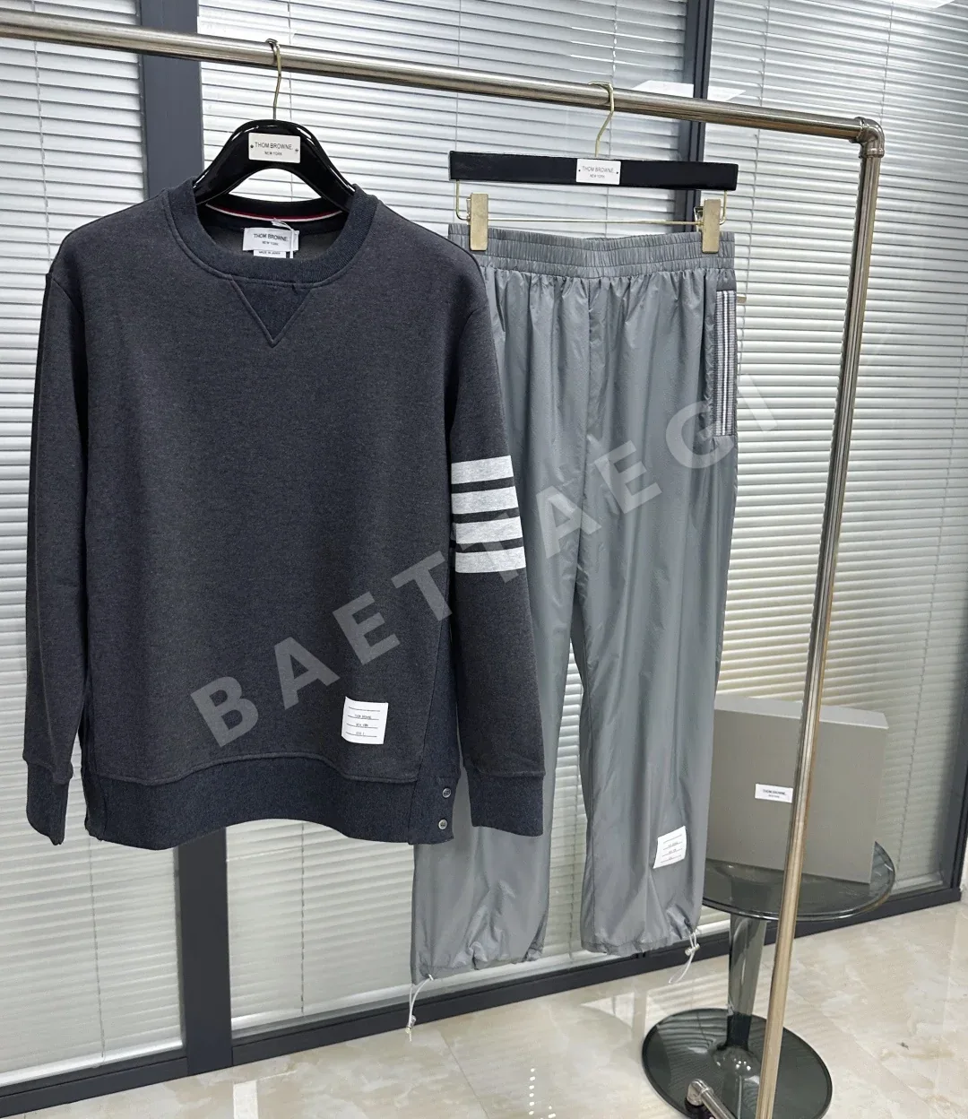 톰브라운 여성 긴팔 크루넥 티셔츠 상세 이미지 2