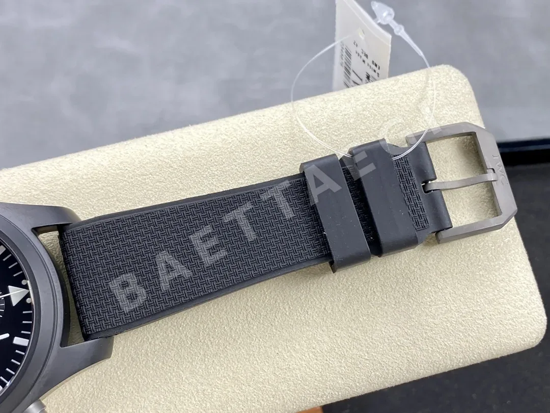 IWC 파일럿 탑건 크로노그래프 블랙 세라믹 시계 상세 이미지 8