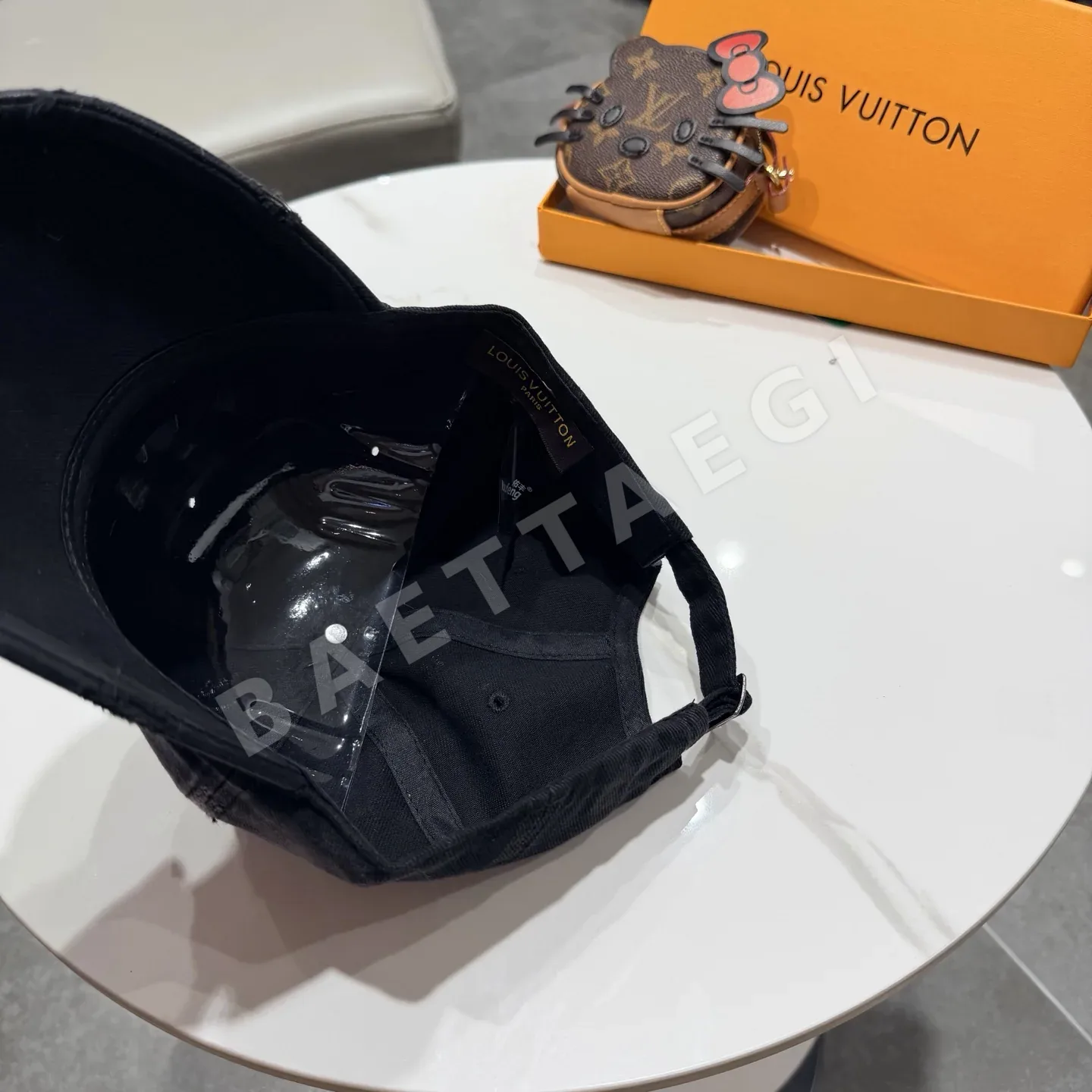 루이비통 LV 손상 가공 베이스볼캡 상세 이미지 10