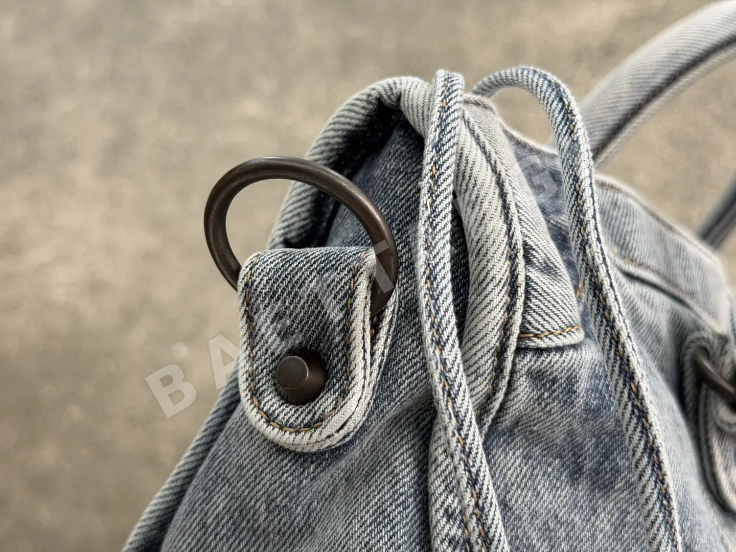 발렌시아가 데님 모터사이클 가방 상세 이미지 9