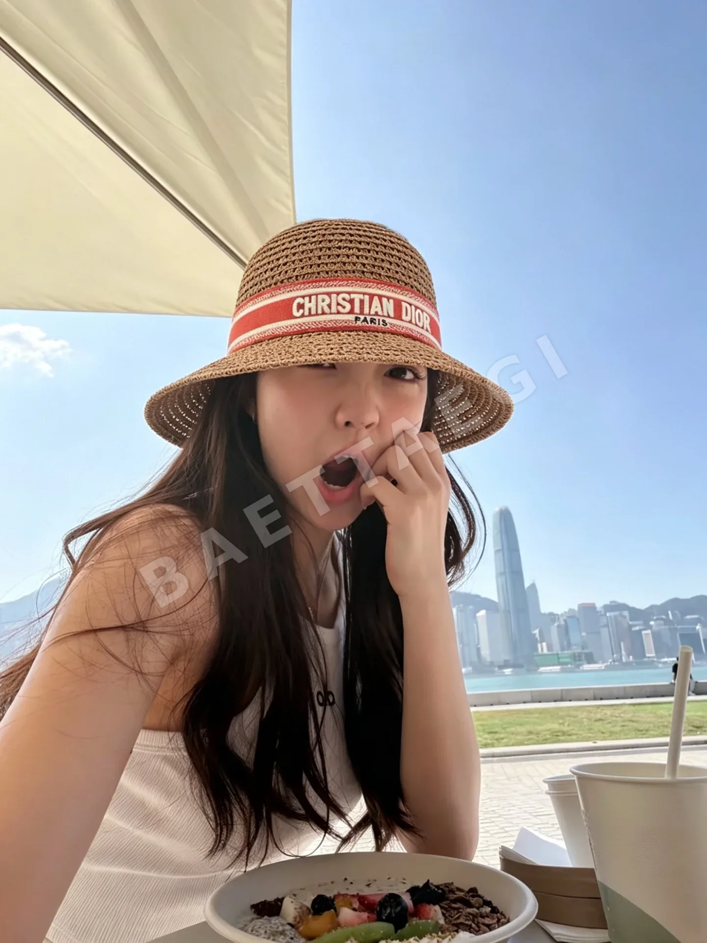 디올 부티크 자수 L자 로고 버킷 햇 상세 이미지 2