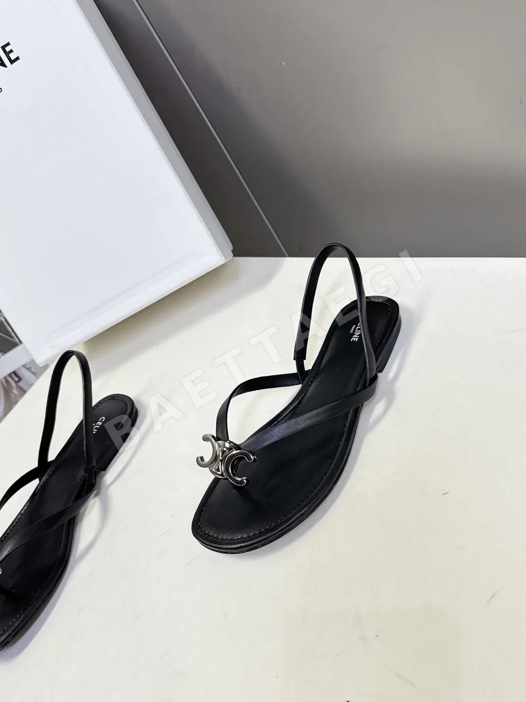 셀린느 개선문 메탈 버클 비치 샌들 상세 이미지 3
