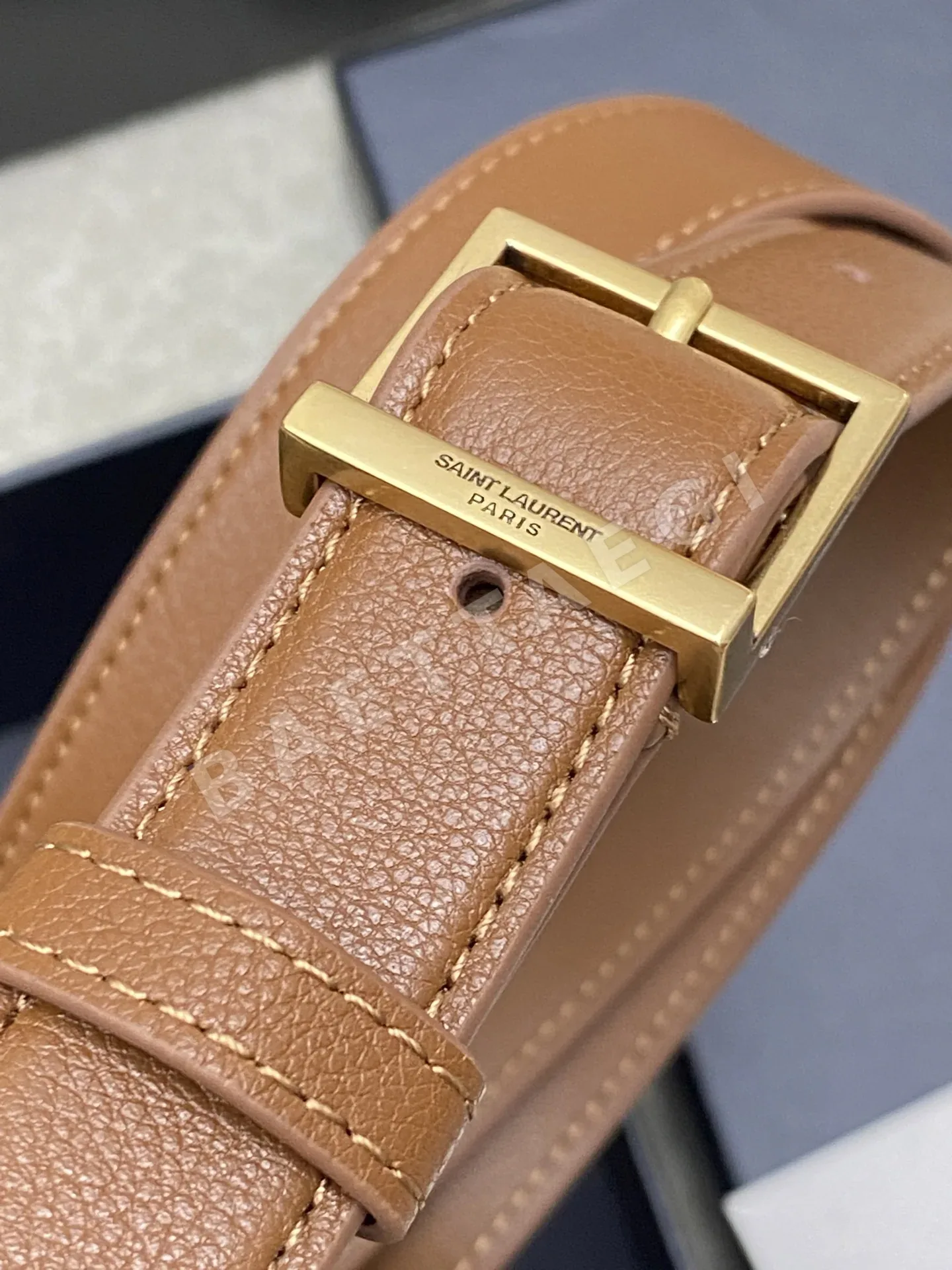 생로랑 브라운 소가죽 크로스바디 호보백 상세 이미지 6