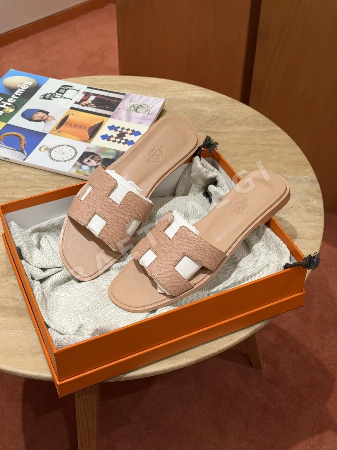에르메스 오란 샌들 베이지 가죽 클래식 H 컷아웃 상세 이미지 4