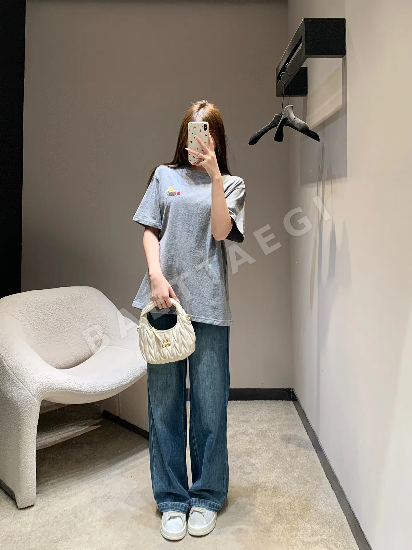디올 포니 자수 그레이 크루넥 반팔 티셔츠 상세 이미지 4