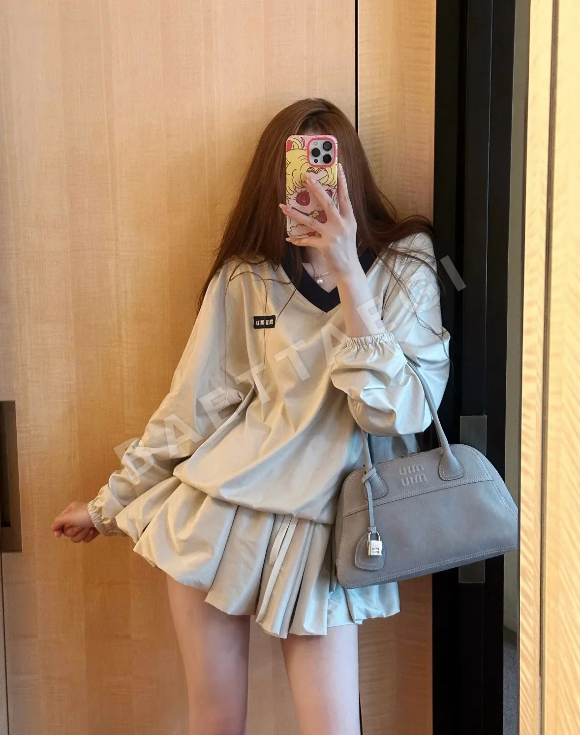 미우미우 컬러블록 V넥 란턴 슬리브 세트 여성의류 상세 이미지 9