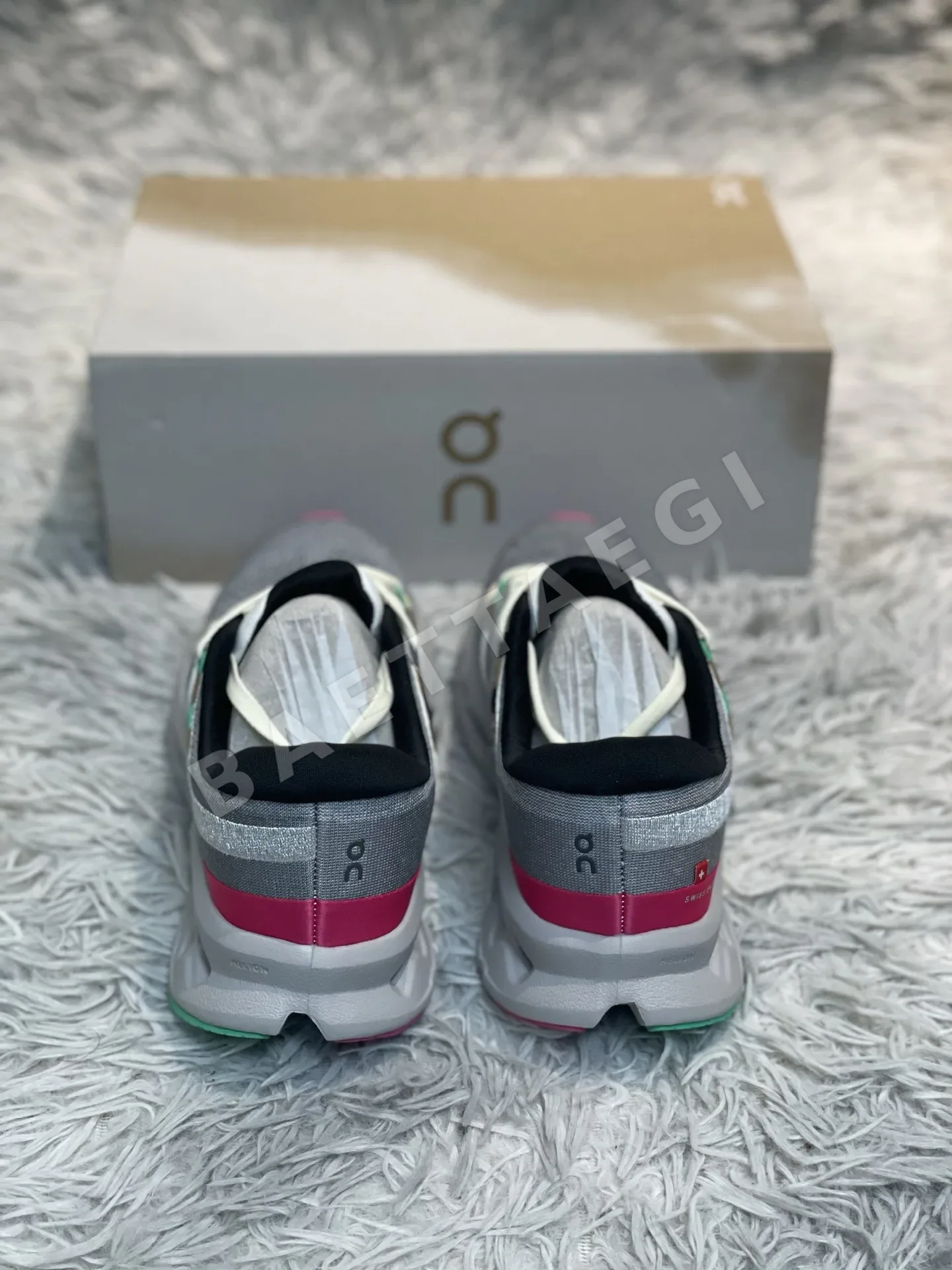 ON Cloudsurfer 2 스니커즈 상세 이미지 3
