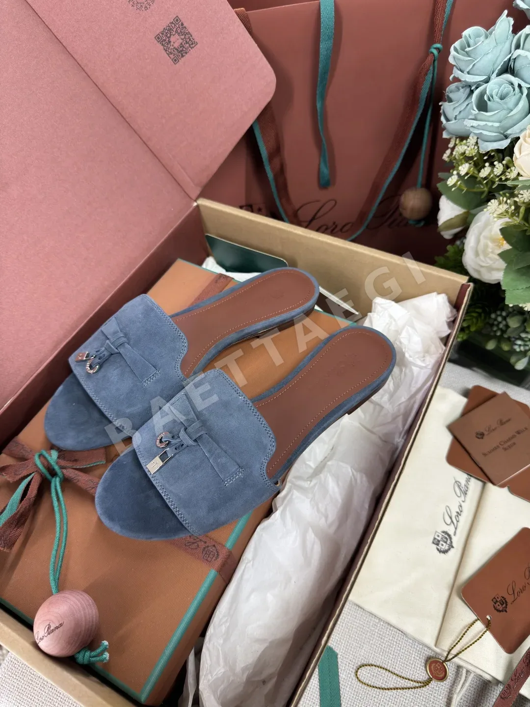 로로피아나 스웨이드 염소가죽 플랫 슬리퍼 상세 이미지 2