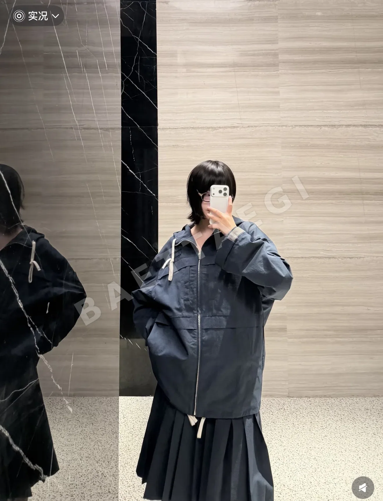 미우미우 그레이 후드 경량 방풍 여성 자켓 상세 이미지 6