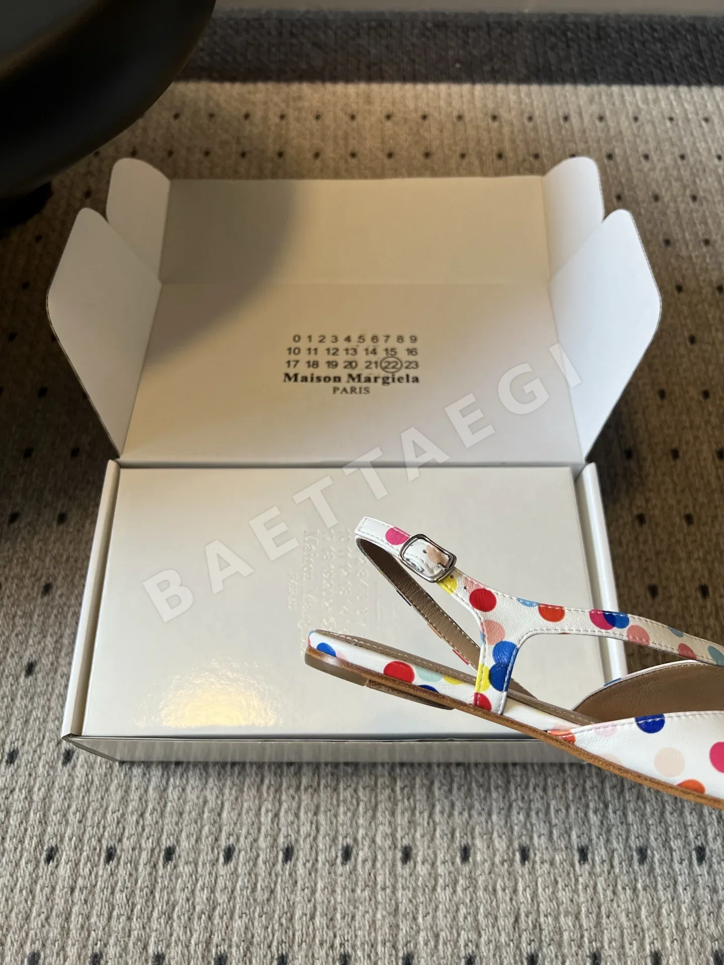 마르지엘라 폴카 도트 스플릿 토 신발 상세 이미지 9